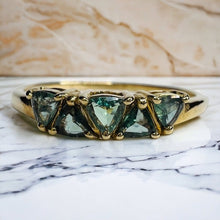Load image into Gallery viewer, 10k Yellow Gold .45ct Natural Alexandrite Ring Size 9.5 Trillion Cut 1.64g