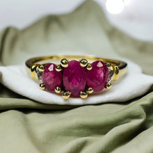 Load image into Gallery viewer, 10k Gold Diamond & Ruby Ring Sz 7 Earth Mined 2/3 Carat T.W. Oval Three Stone