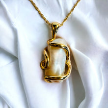 Load image into Gallery viewer, Vintage 14k Yellow Gold Brutalist Baroque Pearl Necklace 18" FreeForm Keshi 3.8g