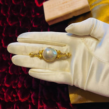 Load image into Gallery viewer, 10k Yellow Gold Antique Mabe Pearl Brooch Blister Pearl and Leaves Foliage 6.3g