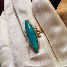 Load image into Gallery viewer, REAL 10k Yellow Gold ANTIQUE Green Agate Ring Sz 6 Victorian Era Long Navette Chrysoprase