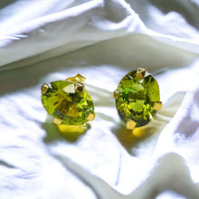 Load image into Gallery viewer, 18k Gold Natural Peridot Earrings 2.5CTTW Stud Earrings Solid 750 Gold 1.3g