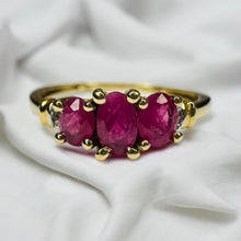 Load image into Gallery viewer, 10k Gold Diamond & Ruby Ring Sz 7 Earth Mined 2/3 Carat T.W. Oval Three Stone