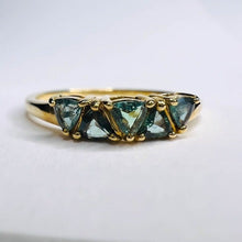 Load image into Gallery viewer, 10k Yellow Gold .45ct Natural Alexandrite Ring Size 9.5 Trillion Cut 1.64g
