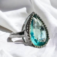 Load image into Gallery viewer, 10k White Gold 10cttw Pear Cut Aquamarine Blue Green Topaz Ring Size 8 9g