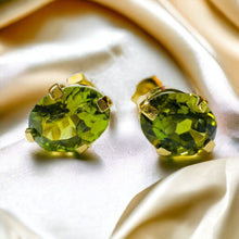 Load image into Gallery viewer, 18k Gold Natural Peridot Earrings 2.5CTTW Stud Earrings Solid 750 Gold 1.3g