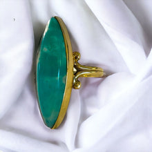 Load image into Gallery viewer, REAL 10k Yellow Gold ANTIQUE Green Agate Ring Sz 6 Victorian Era Long Navette Chrysoprase
