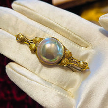 Load image into Gallery viewer, 10k Yellow Gold Antique Mabe Pearl Brooch Blister Pearl and Leaves Foliage 6.3g