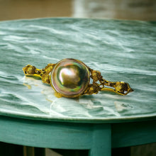 Load image into Gallery viewer, 10k Yellow Gold Antique Mabe Pearl Brooch Blister Pearl and Leaves Foliage 6.3g