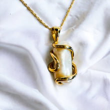 Load image into Gallery viewer, Vintage 14k Yellow Gold Brutalist Baroque Pearl Necklace 18" FreeForm Keshi 3.8g