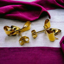 Load image into Gallery viewer, Vintage 14k Yellow Gold Bow and Heart Drop Earrings Solid 585 Gold 19mm 3.1g Christmas Ribbon Anniversary Gift for Wife