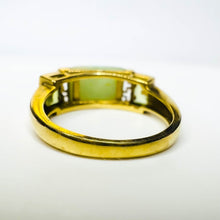 Load image into Gallery viewer, 10k Yellow Gold Jade Cabochon Peridot Ring Size 7 Chinese Jadeite Vintage 3.4g
