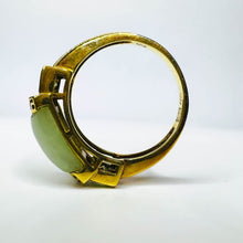Load image into Gallery viewer, 10k Yellow Gold Jade Cabochon Peridot Ring Size 7 Chinese Jadeite Vintage 3.4g
