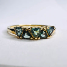 Load image into Gallery viewer, 10k Yellow Gold .45ct Natural Alexandrite Ring Size 9.5 Trillion Cut 1.64g
