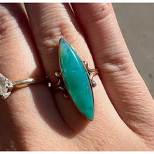 Load image into Gallery viewer, REAL 10k Yellow Gold ANTIQUE Green Agate Ring Sz 6 Victorian Era Long Navette Chrysoprase
