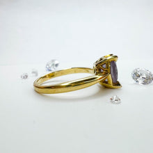 Load image into Gallery viewer, 10k Yellow Gold Color Change Alexandrite Ring Size 5 Vintage 1.5ct Sapphire 1.3g
