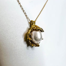 Load image into Gallery viewer, 14k Yellow Gold Antique Brutalist Pearl Necklace 18&quot; Free Form Baroque Pearl 2g
