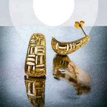 Load image into Gallery viewer, Would make a great Christmas Gift, Valentines Day Gift, anniversary gift for wife, girlfriend, etc! We also sell 10k, 18k, and 14k jewelry, engagement rings, wedding rings, promise rings, Christmas gifts, April birthstone rings, birthday gifts, Valentine’s Day gifts, fall fashion jewelry, diamond rings, sapphire jewelry, ruby &amp; emerald pendants, necklaces, bracelet, earrings, chain, luxury, Mothers Day Gift, Best gift for, Solid Gold, 14k Gold Earrings, Hoops
